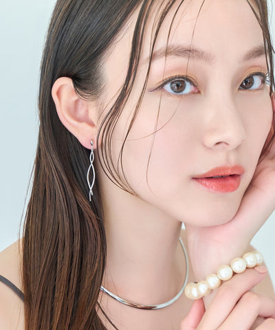 【金属アレルギー対応】【痛くないシリーズ】スウィングクリスタルループフィットイヤリング