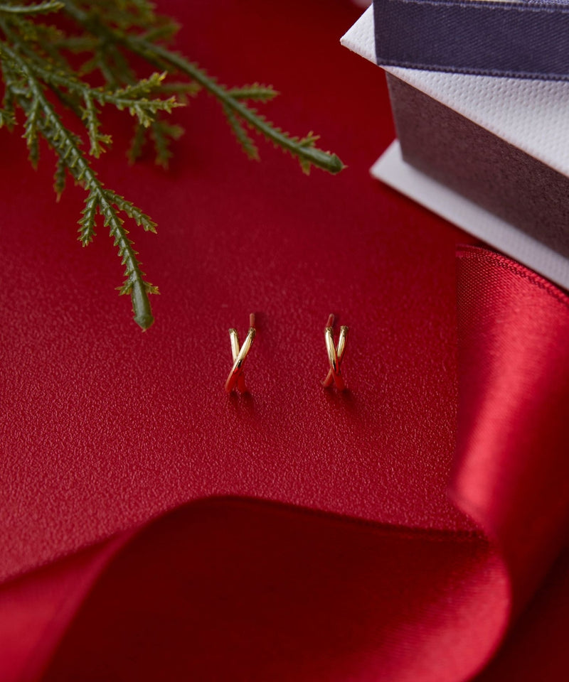 【K10】クロッシングピアス　ゴールド/BOXつき