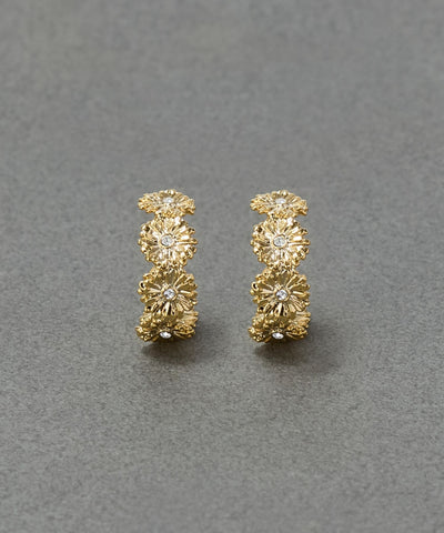 【痛くないシリーズ/金属アレルギー対応】マーガレットフラワーフープライトフィットイヤリング