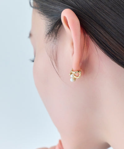 【痛くないシリーズ/金属アレルギー対応】ダブルデコレイトパールライトフィットイヤリング