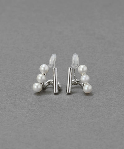 【痛くないシリーズ/金属アレルギー対応】ダブルデコレイトパールライトフィットイヤリング