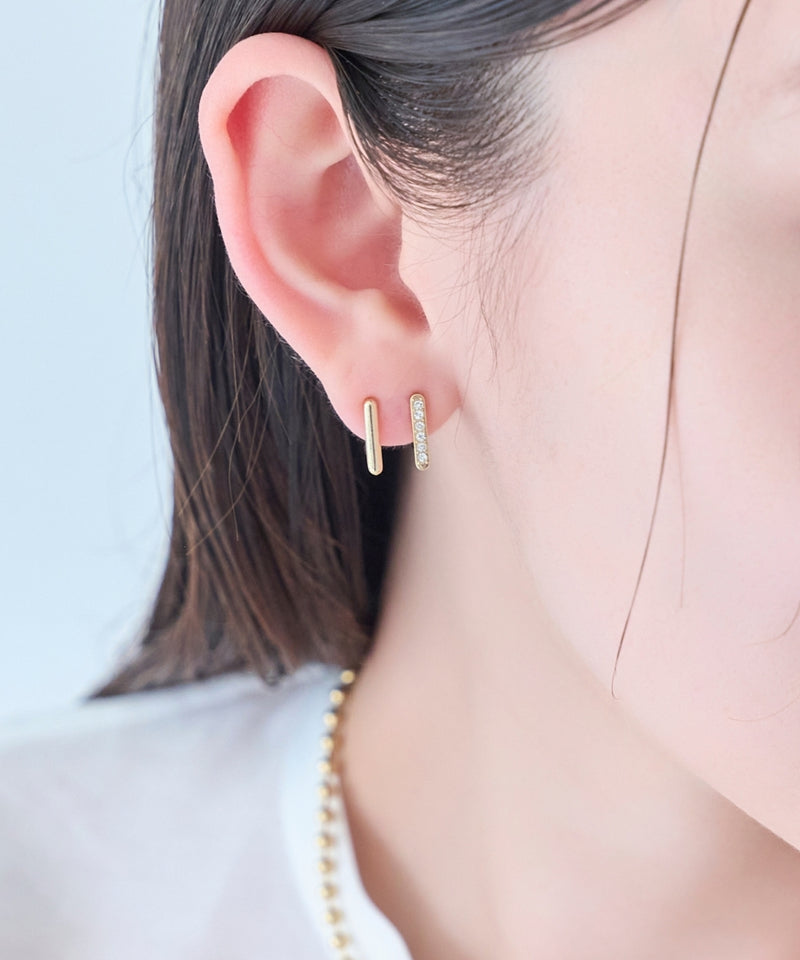 【痛くないシリーズ/金属アレルギー対応】ダブルラインビジューライトフィットイヤリング