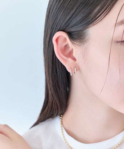 【痛くないシリーズ/金属アレルギー対応】ダブルラインビジューライトフィットイヤリング