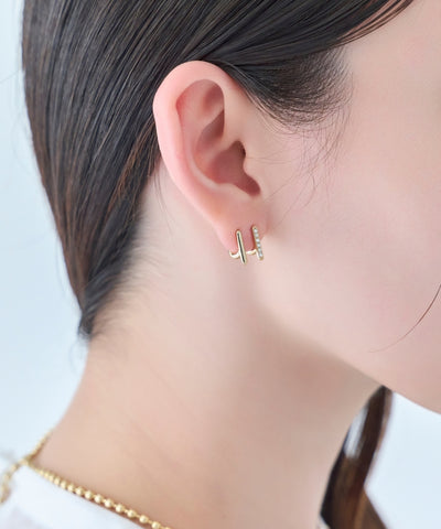 【痛くないシリーズ/金属アレルギー対応】ダブルラインビジューライトフィットイヤリング