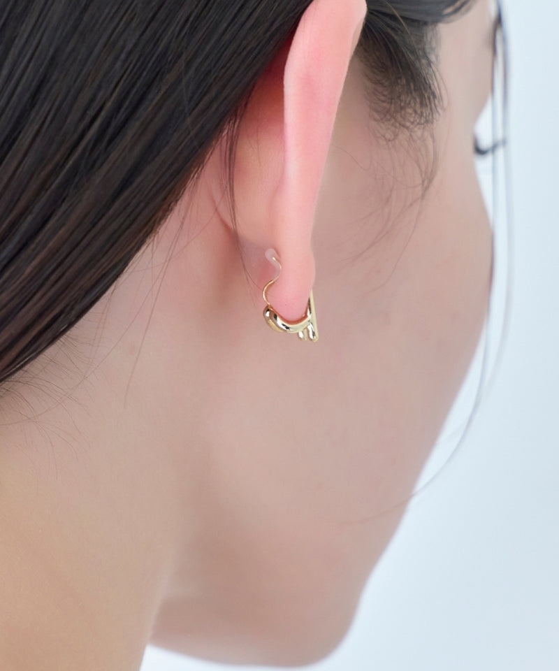 【痛くないシリーズ/金属アレルギー対応】ダブルラインビジューライトフィットイヤリング