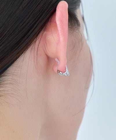 【痛くないシリーズ/金属アレルギー対応】ダブルラインビジューライトフィットイヤリング