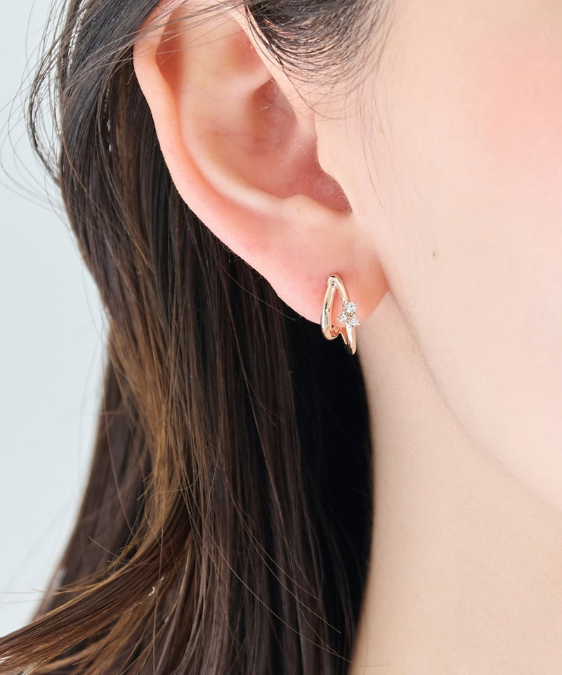 【痛くないシリーズ/金属アレルギー対応】シャイニーダブルハーフフープライトフィットイヤリング