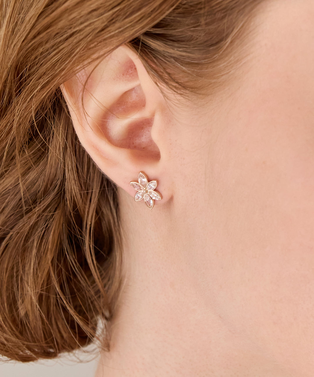 【528】ビジューのピアス／イヤリング Phoebe/フィービィー】 ブルームビジューピアス 金属アレルギー対応