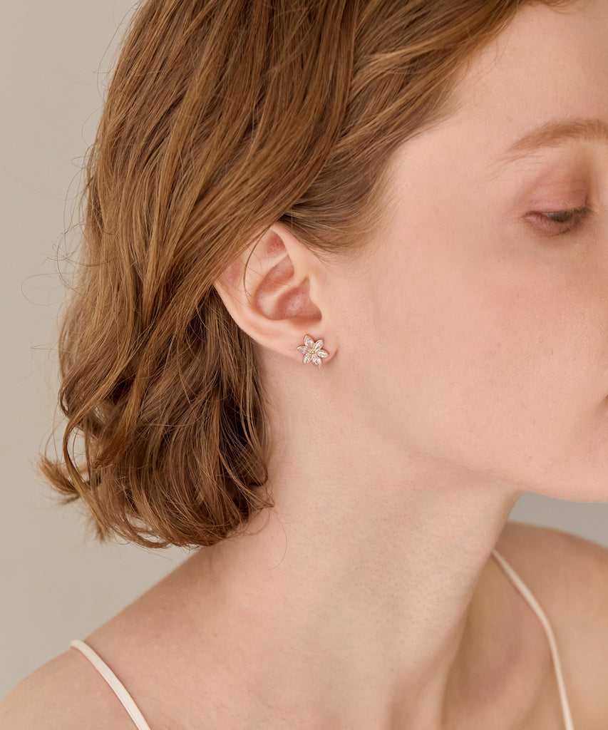 Phoebe/フィービィー】 ブルームビジューピアス 金属アレルギー対応
