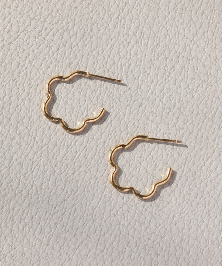 Phoebe/フィービィー】メタルフラワーフープピアス – JEWEL ADDICT