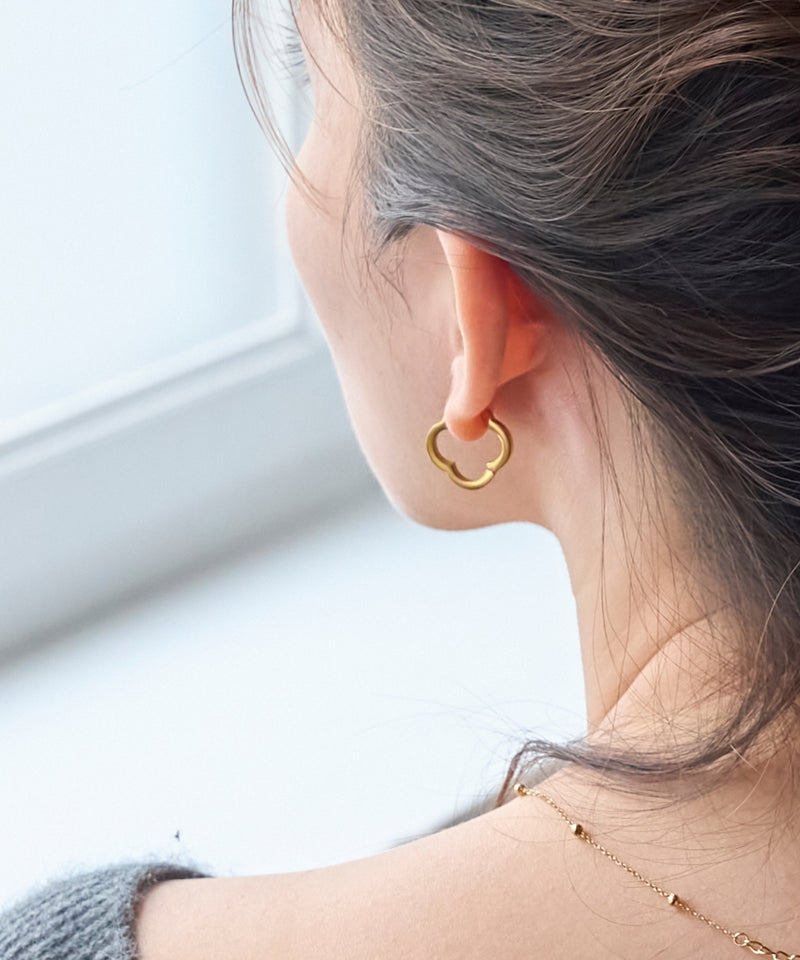 【金属アレルギー対応】フラワーワンタッチフープピアス/サージカルステンレス（片耳）