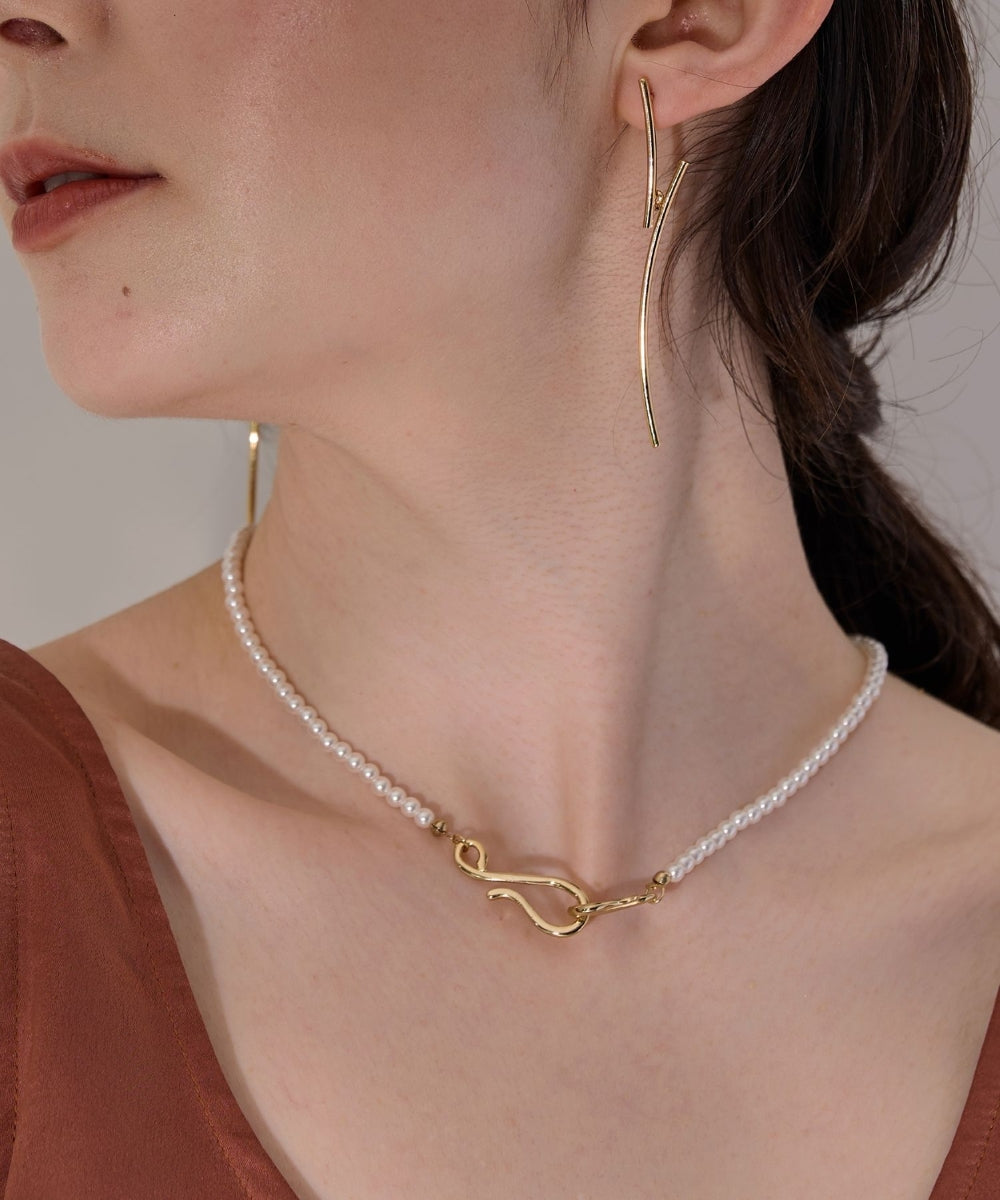 NECKLACE｜顔周りをパッと明るく見せる、Phoebeのネックレス